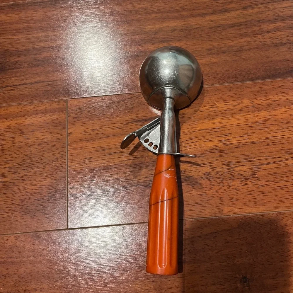 Vintage Shore Craft Stainless Steel Ice Cream Scoop Orange Fluted Handle Retro